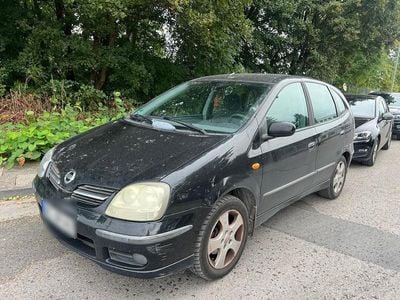 Nissan Almera Tino