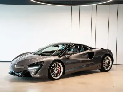 Neu McLaren Artura 700 PS (514 kW) 2026 Silber Cabrio