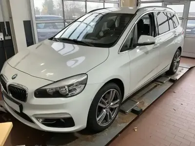 Używany BMW 220 Gran Tourer Luxury Line 190 KM (139 kW) 2016 Biały Minivan