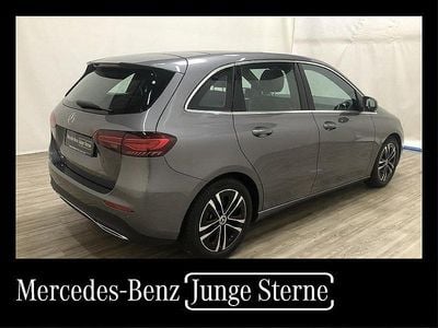 Gebraucht Mercedes B200 Progressive 150 PS (110 kW) 2024 Metalliclack mountaingrau Van / Kleinbus
