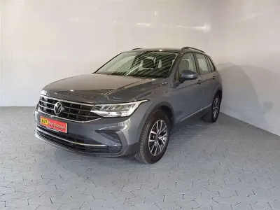 Gebraucht VW Tiguan Life 150 PS (110 kW) 2023 Grau SUV