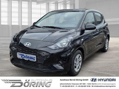 Gebraucht Hyundai i10 Select 63 PS (46 kW) 2024 Phantom black / met Kleinwagen