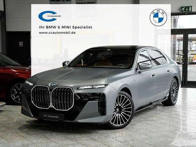 Gebraucht BMW 740 M Sport 299 PS (219 kW) 2025 Frozen pure grey metallic Limousine