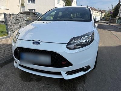 Usata Ford Focus ST 250 CV (183 kW) 2014 Bianco Station wagon