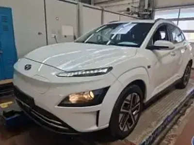 Gebraucht Hyundai Kona Select 100 kW (136 PS) 2022 Weiß SUV