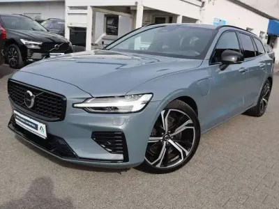 Gebraucht Volvo V60 Plus 253 PS (186 kW) 2023 Thunder grey Kombi