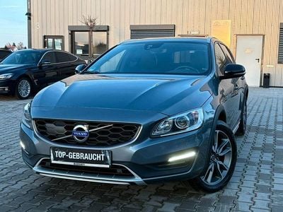 Gebraucht Volvo V60 CC Momentum 190 PS (139 kW) 2017 Grau Kombi