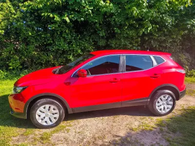 Gebraucht Nissan Qashqai Visia 116 PS (85 kW) 2016 Rot SUV