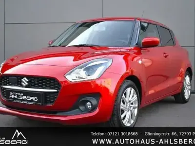 Begagnad Suzuki Swift Comfort 90 HK (66 kW) 2023 Röd Halvkombi