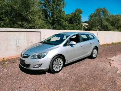 Gebraucht Opel Astra 140 PS (102 kW) 2011 Silber Kombi