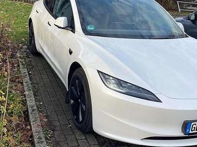 Weiß Gebraucht 2023 Tesla Model 3 Standard Range Plus Limousine | 38.500 €