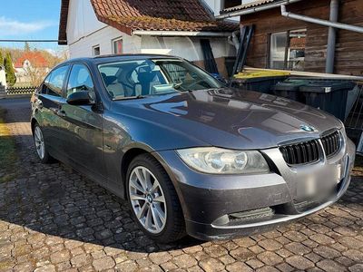 Gebraucht BMW 318 129 PS (94 kW) 2006 Grau Limousine