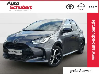 Neu Toyota Yaris 117 PS (86 kW) 2026 Grau Kleinwagen