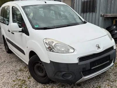 Gebraucht Peugeot Partner 98 PS (72 kW) 2013 Weiß Van / Kleinbus