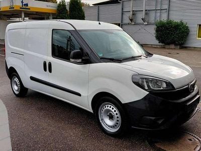 Weiss Gebraucht 2022 Fiat Doblò Van / Kleinbus | 11.990 €