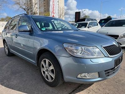 Gebraucht Skoda Octavia Family 122 PS (89 kW) 2011 Blau Kombi