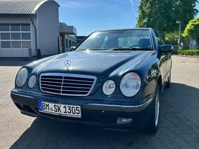 Używany Mercedes E430 Avantgarde 279 KM (205 kW) 2002 Niebieski Sedan/Limuzyna