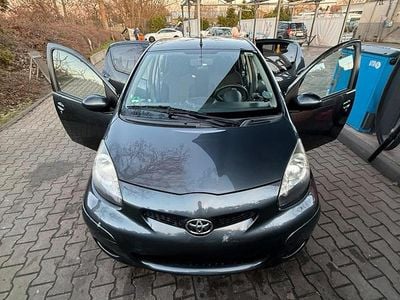 Gebraucht Toyota Aygo 68 PS (50 kW) 2011 Grau Kleinwagen