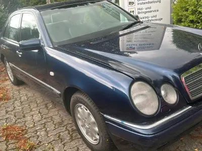 Gebraucht Mercedes E240 177 PS (130 kW) 1997 Limousine