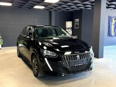 Gebraucht Peugeot 208 Active 102 PS (75 kW) 2021 Schwarz Kleinwagen