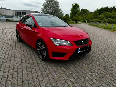 Używany Seat Leon CUPRA 370 KM (272 kW) 2015 Czerwony Sedan/Limuzyna