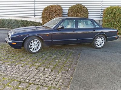 Jaguar XJ8