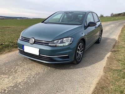 Gebraucht VW Golf VII Comfortline 131 PS (96 kW) 2019 Blau Limousine