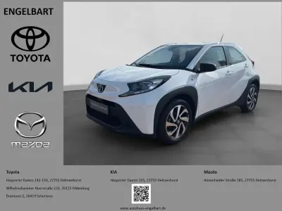Gebraucht Toyota Aygo X X-play 72 PS (52 kW) 2022 Super (pure) white ii SUV
