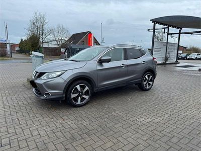 Grau Gebraucht 2015 Nissan Qashqai Acenta SUV | 10.000 € (Teuer)