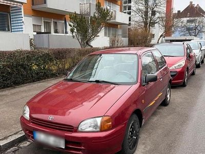 Gebraucht Toyota Starlet 75 PS (55 kW) 1996 Rot Kleinwagen