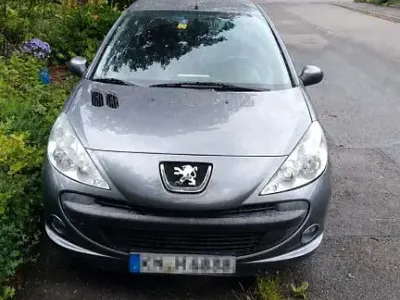 Gebraucht Peugeot 206 75 PS (55 kW) 2010 Silber Kleinwagen