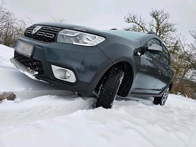 Grau Gebraucht 2017 Dacia Sandero Stepway Limousine | 7.490 € (Fairer Preis)