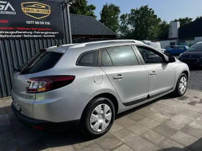 Gebraucht Renault Mégane GrandTour Expression 106 PS (77 kW) 2011 Grau Kombi
