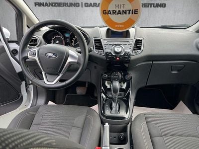 Gebraucht Ford Fiesta Celebration 101 PS (74 kW) 2017 Weiß Limousine