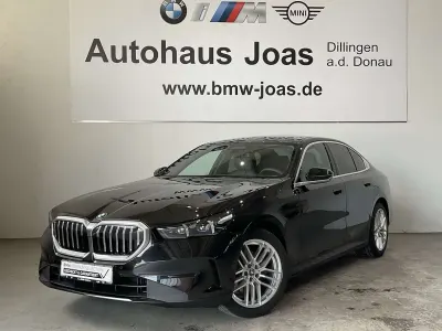 Gebraucht BMW 520 208 PS (152 kW) 2025 Saphirschwarz Limousine