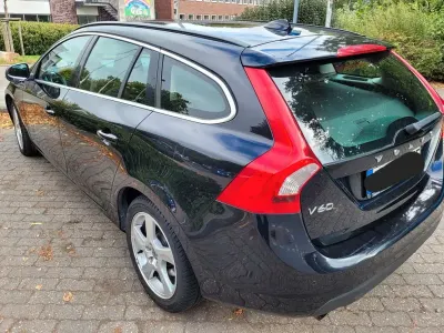 Gebraucht Volvo V60 Momentum 163 PS (119 kW) 2013 Schwarz Kombi
