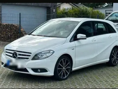 Gebraucht Mercedes B180 109 PS (80 kW) 2012 Weiß Kleinwagen