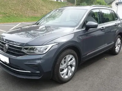 Gebraucht VW Tiguan Life 131 PS (96 kW) 2023 Grau SUV