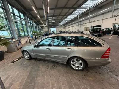 Gebraucht Mercedes 220 150 PS (110 kW) 2003 Limousine