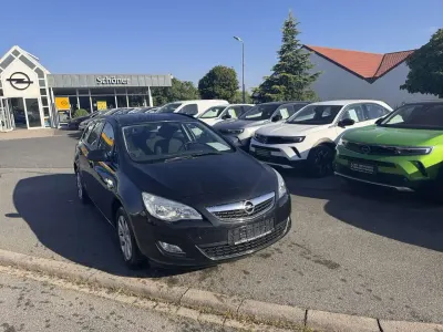 Gebraucht Opel Astra Selection 120 PS (88 kW) 2012 Karbonschw graphitschw midnigh Kombi