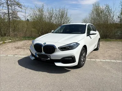 Usado BMW 118 Advantage 136 HP (100 kW) 2023 Branco Citadino
