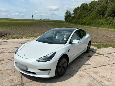 Gebraucht Tesla Model 3 Standard Range 239 kW (325 PS) 2021 Weiß Limousine
