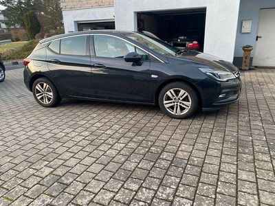 Schwarz Gebraucht 2016 Opel Astra Edition Limousine | 7.000 € (Guter Preis)