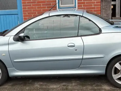 Gebraucht Peugeot 206 CC 109 PS (80 kW) 2006 Silber Cabrio