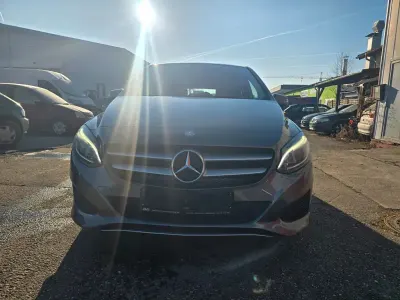 Używany Mercedes B200 136 KM (100 kW) 2015 Szary Minivan