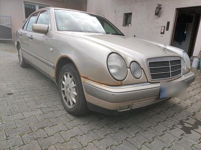 Mercedes E280