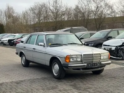 Gebraucht Mercedes 230 136 PS (100 kW) 1984 Silber Limousine