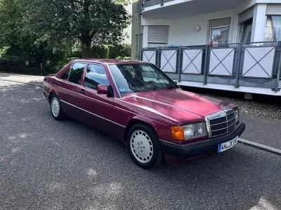 Używany Mercedes 190 122 KM (89 kW) 1990 Czerwony Sedan/Limuzyna