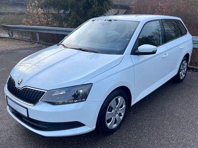 Weiß Gebraucht 2015 Skoda Fabia Ambition Kombi | 7.790 € (Fairer Preis)