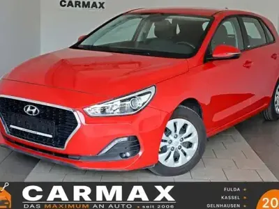 Brugt Hyundai i30 Trend 99 HK (72 kW) 2019 Rød Sedan